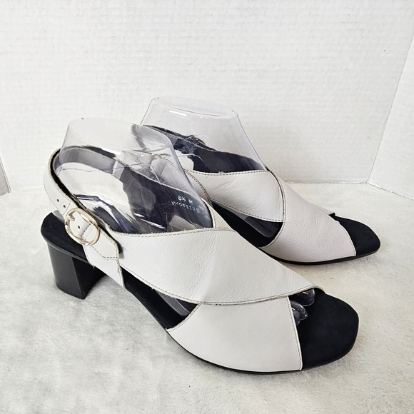 Munro Laine Leather Slingback Sandals Block Heel White Gray 8.5 M Comfort Shoes - Picture 1 of 12